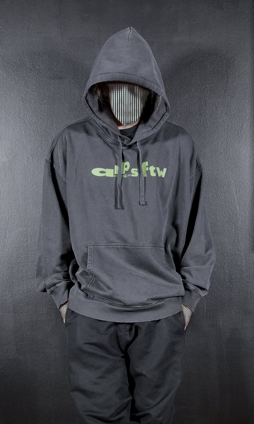 Oversize-Hoodie with a green 'arps ftw' print
