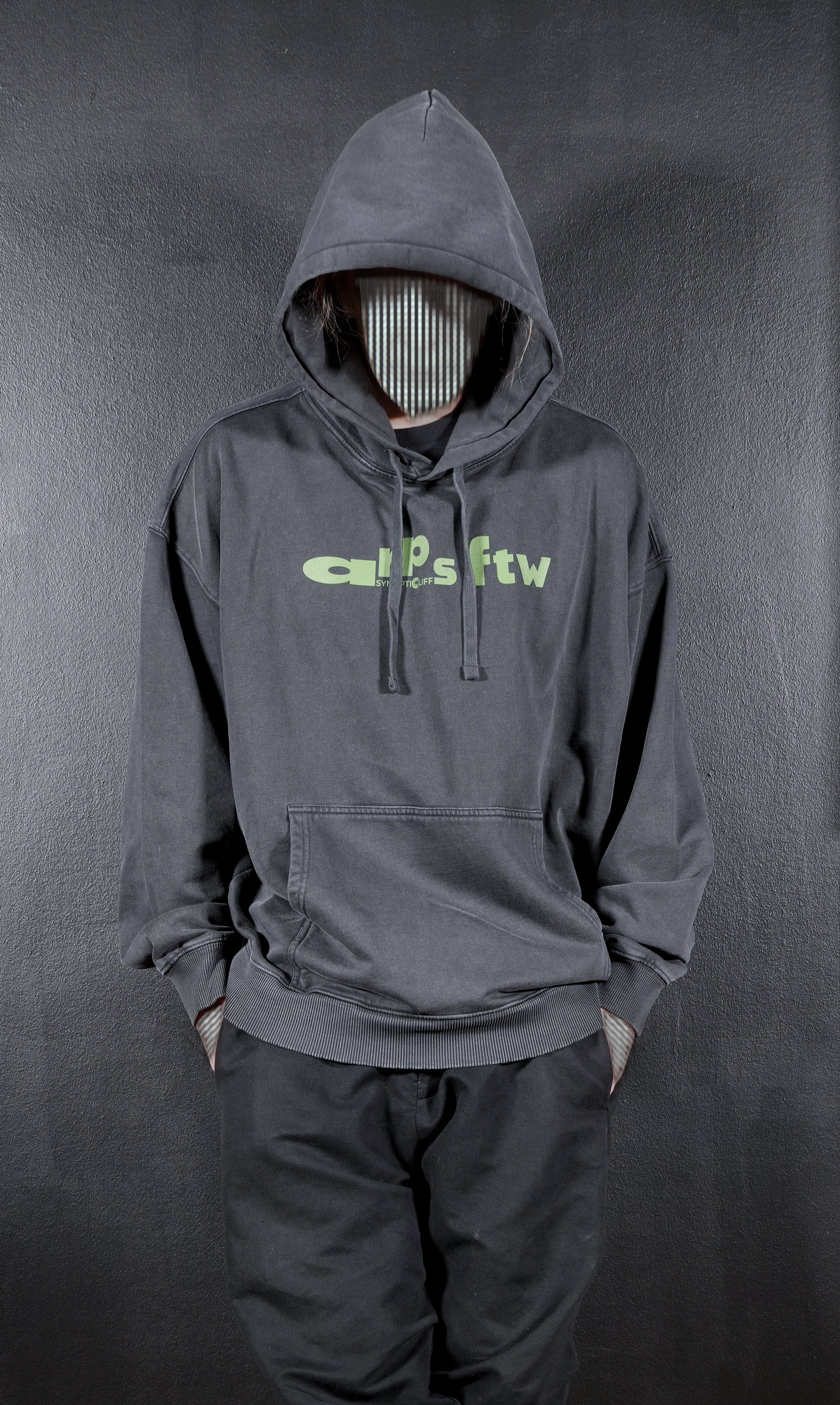 Oversize-Hoodie with a green 'arps ftw' print